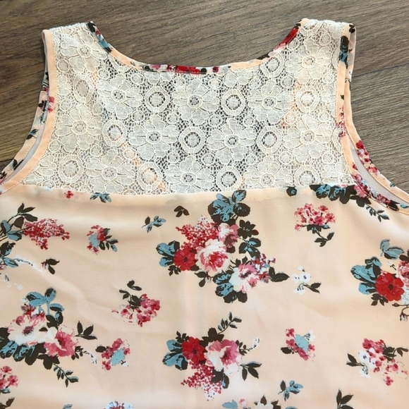 💥3/$15💥My Michelle size S top - Picture 5 of 6